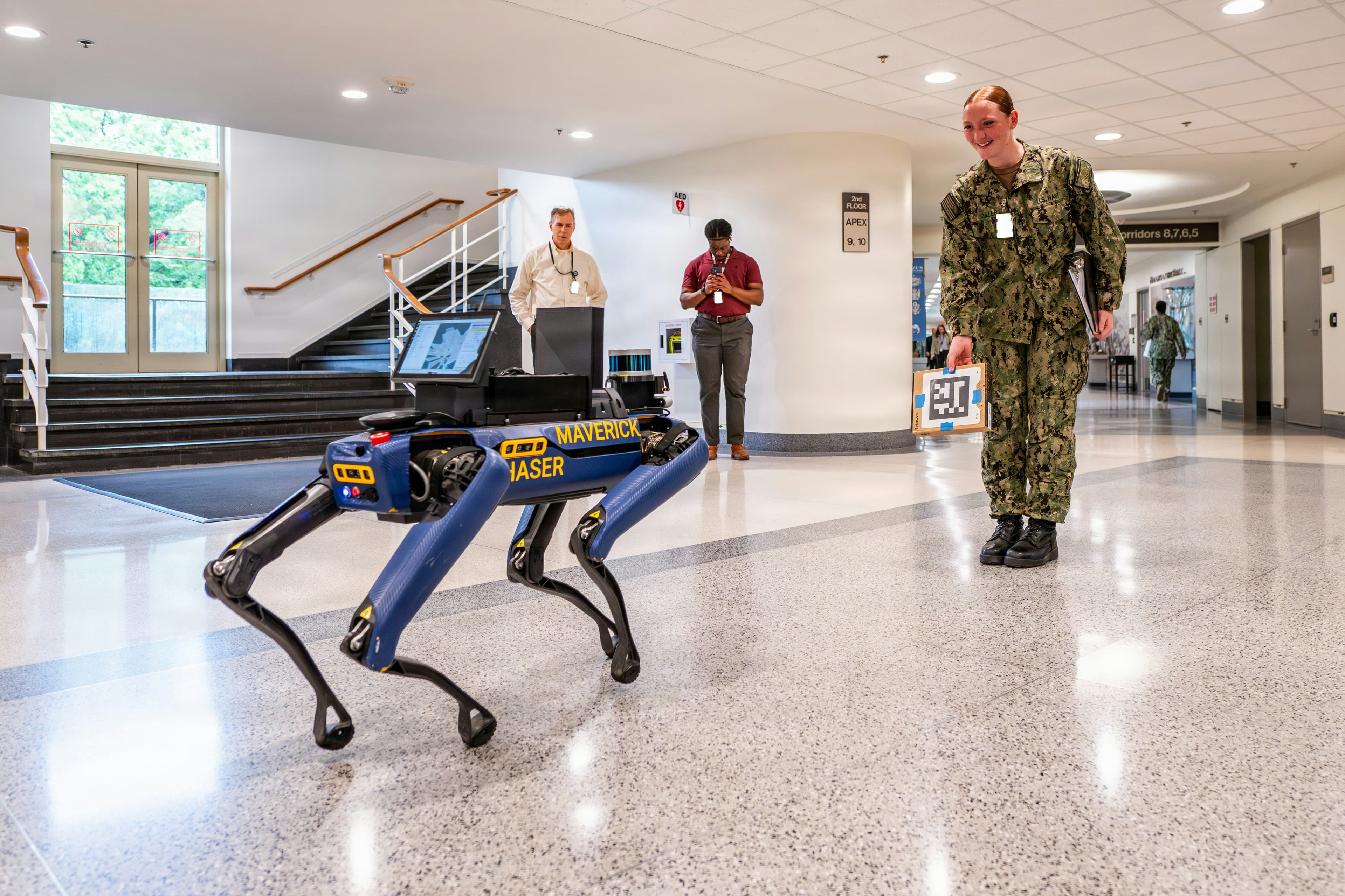 Autonom robot i institusjonelt og offentlig miljø